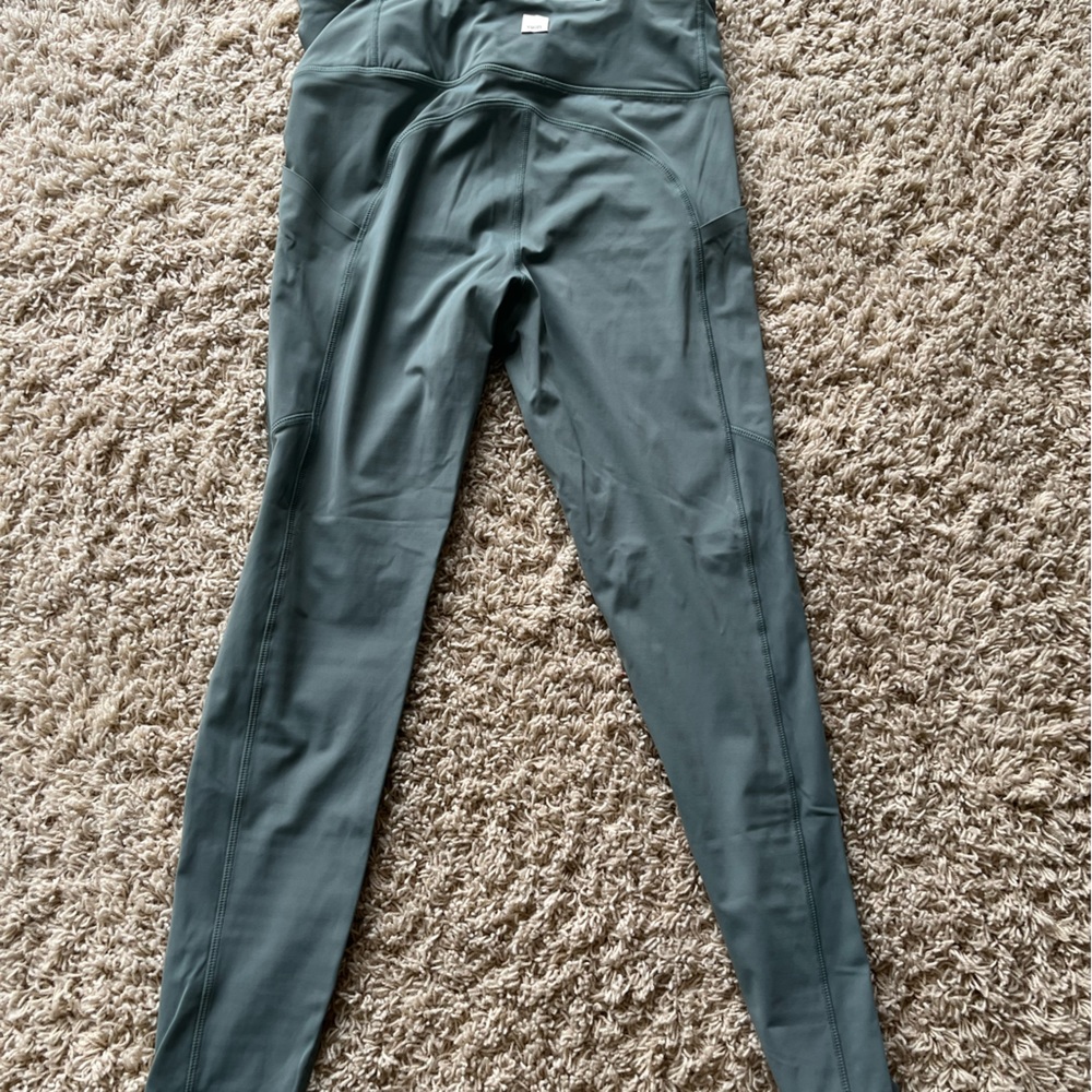 Vuori Stride Leggings - size small Kelp